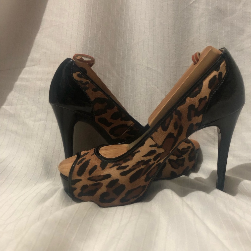 90’s Vintage Guess Black Leather Cheetah Open Toe Pumps 6 M